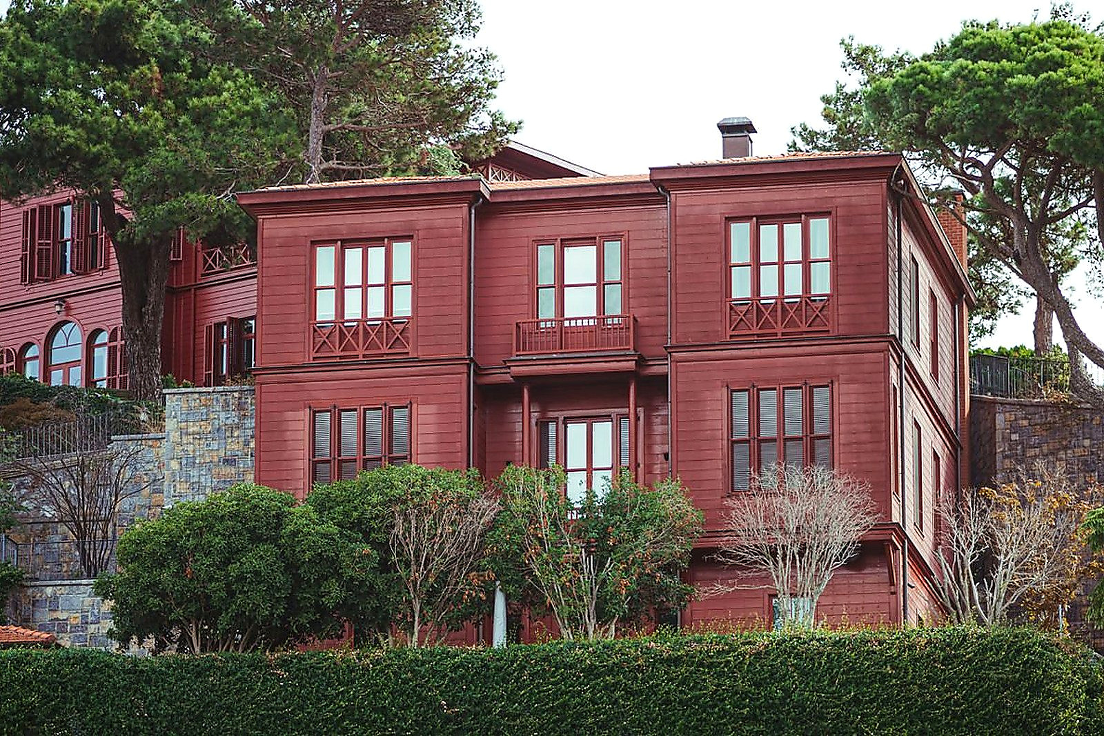 Free A picturesque red house surrounded by greenery in an urban setting in Istanbul, Turkey. Stock Photo